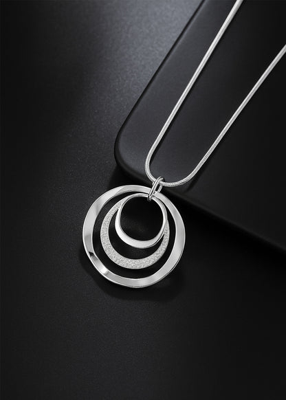 Eira – Trinity Circle Necklace