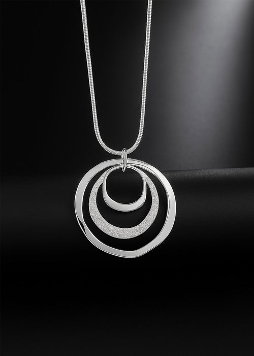 Eira – Trinity Circle Necklace