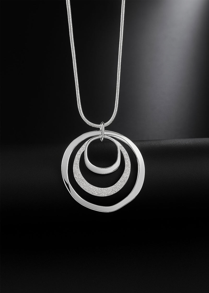 Eira – Trinity Circle Necklace