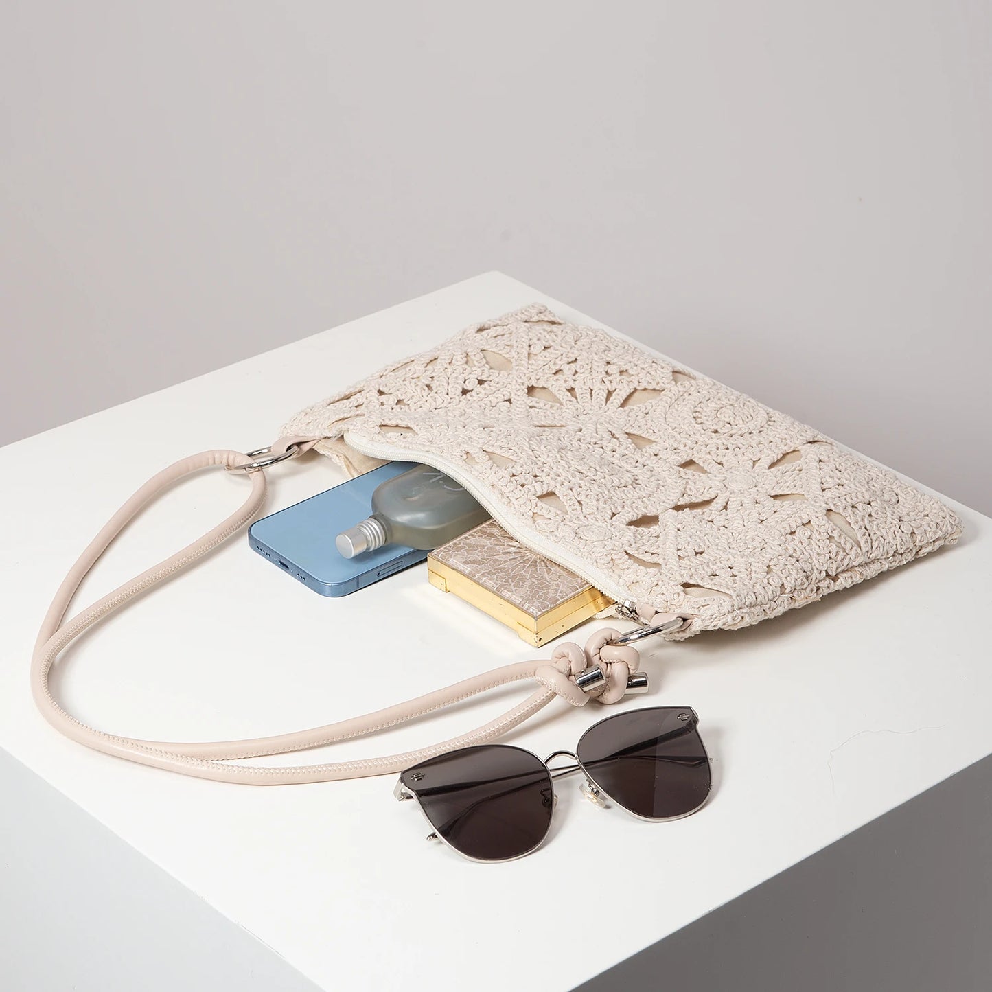 Calira – Knit Sand Tote
