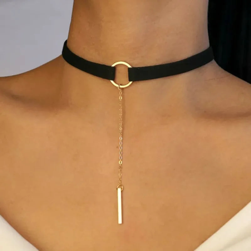Naia – Velvet Bar Choker